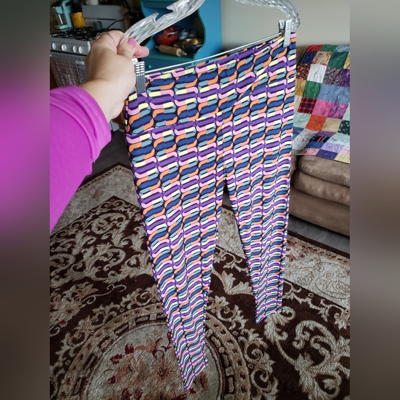 Hot! 90's Mike& Ike lularoe leggings TC - Picture 7 of 14